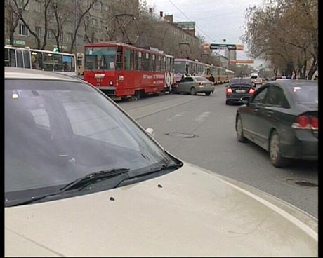 Транспортный коллапс в центре Екатеринбурга в час пик. Во всем оказались виноваты женщины 